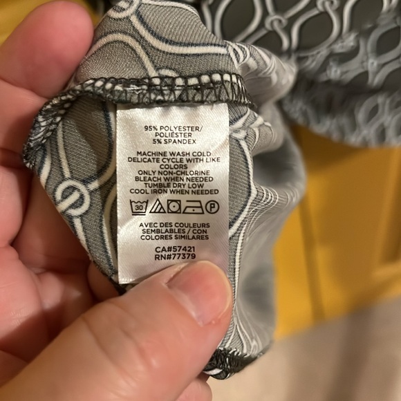 Ann Taylor fit and flare swingy dress with flutter sleeves. BNWOT, size L - Picture 4 of 6